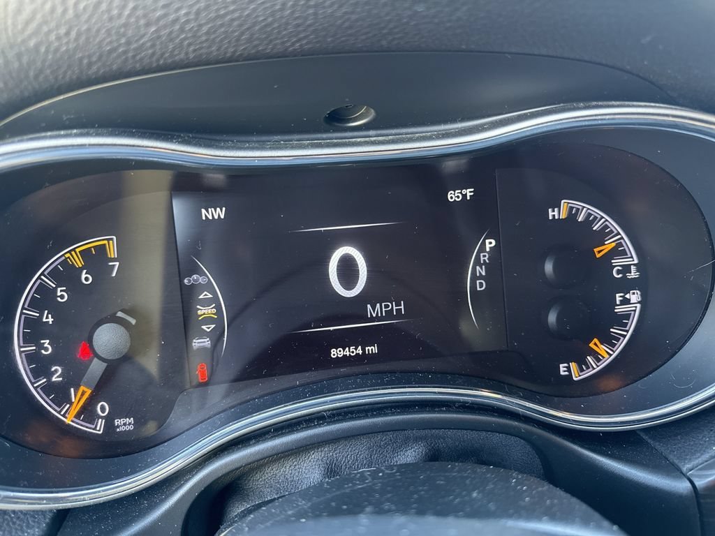 Used 2019  Jeep Limited image 11
