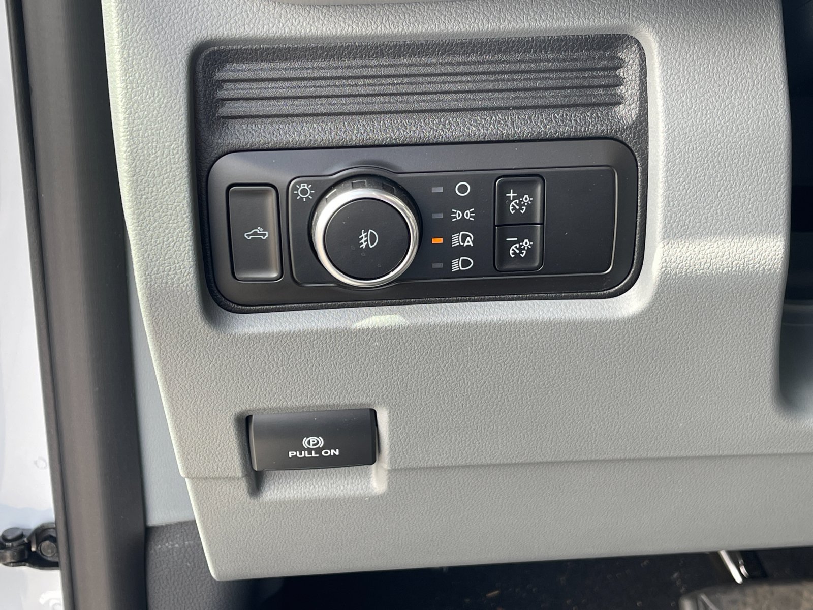 New 2026 Oxford White Ford F-350® XL image 27