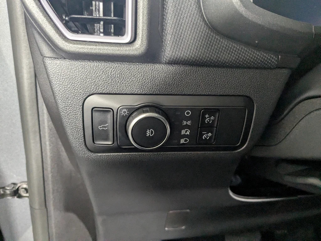 Used 2025 Gray Ford Badlands image 28