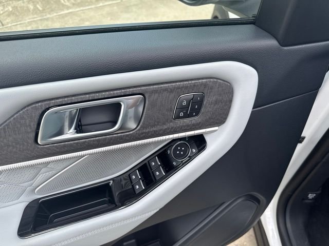 New 2026 Star White Metallic Tri-Coat Ford Platinum™ image 18
