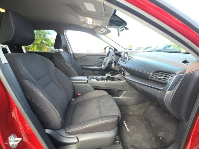 Used 2023 Red Nissan S image 9