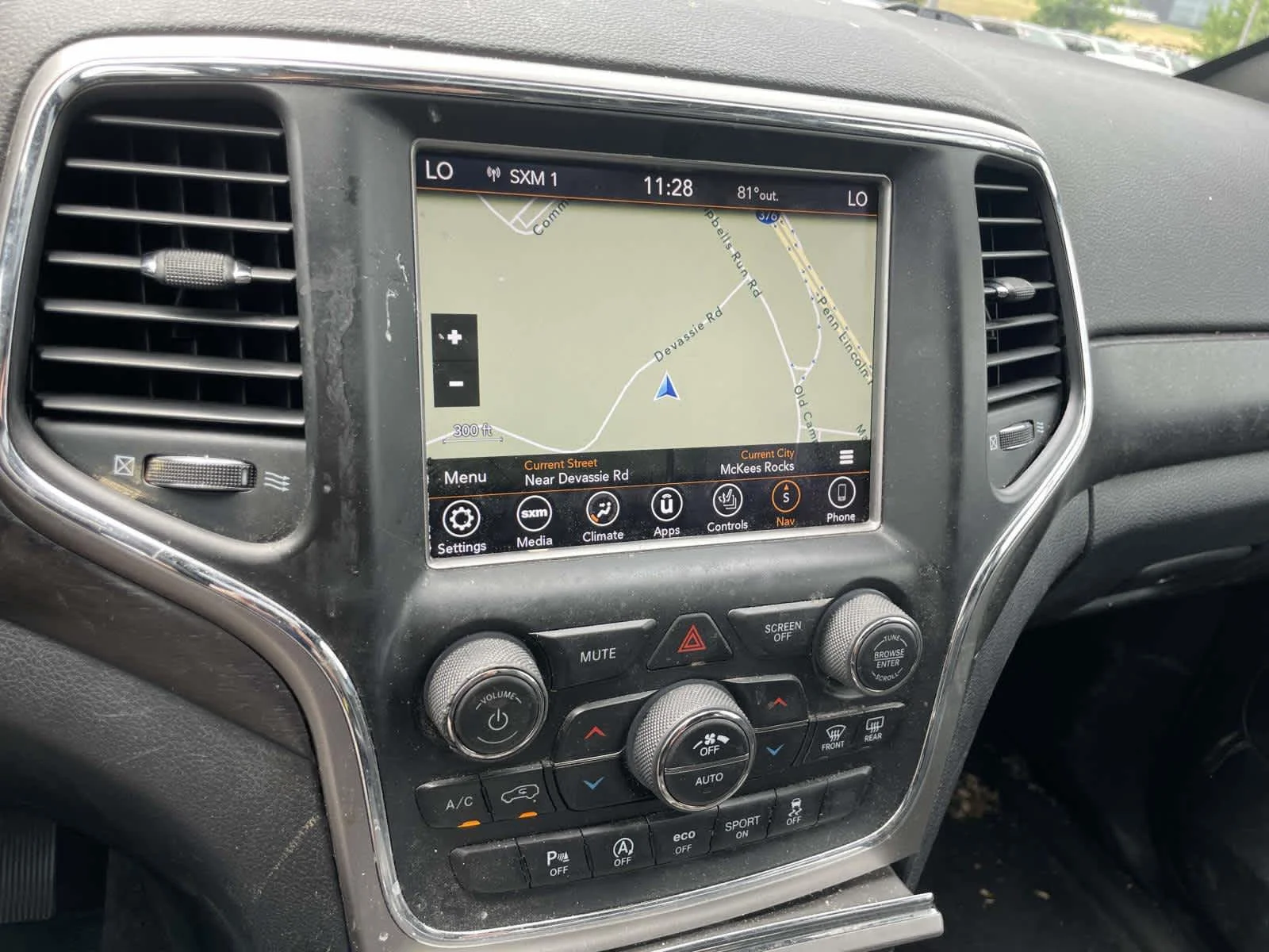 Used 2018 Rhino Clearcoat Jeep Altitude image 16