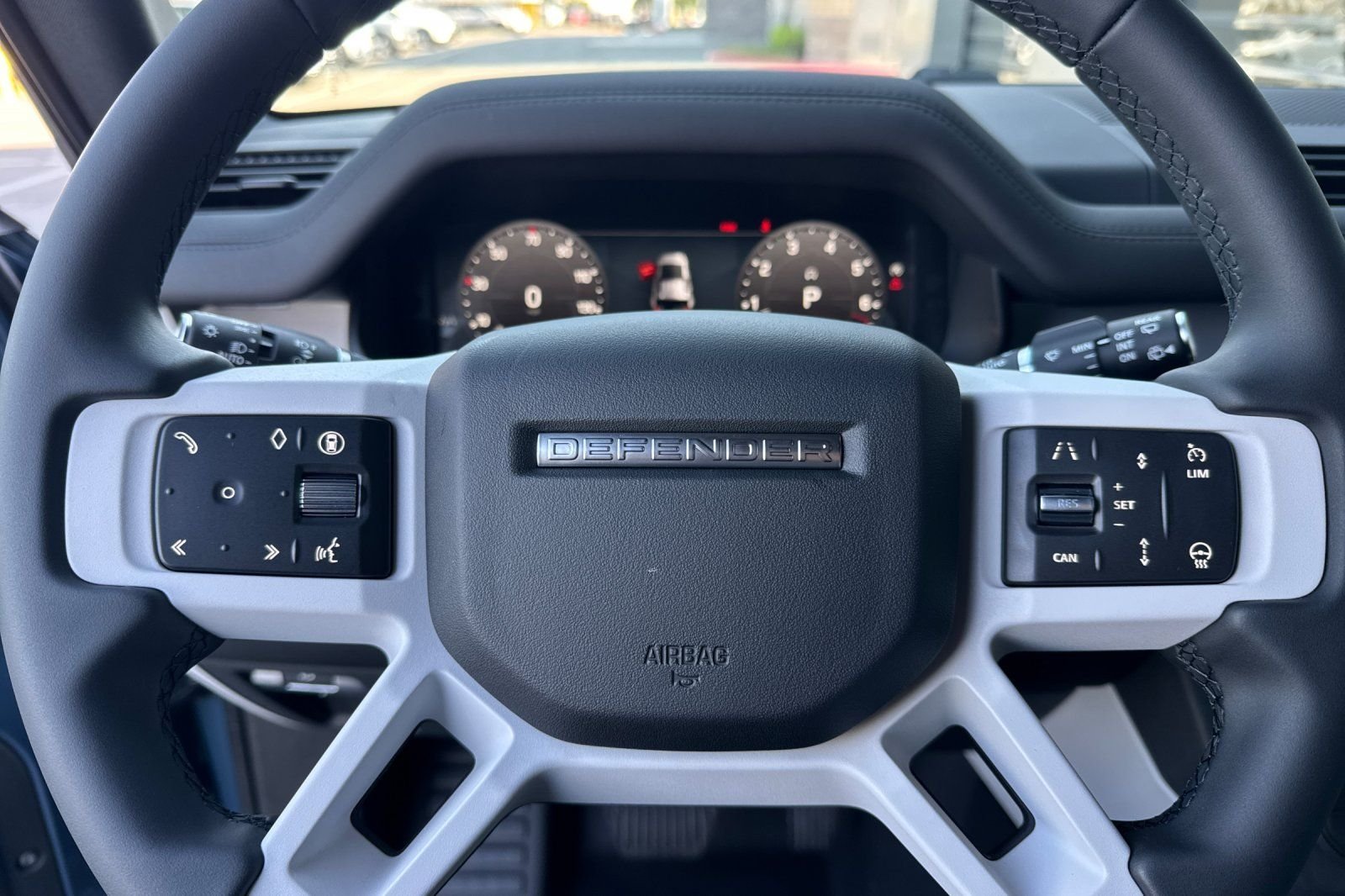 New 2026 Tasman Blue LAND ROVER X-Dynamic SE image 27
