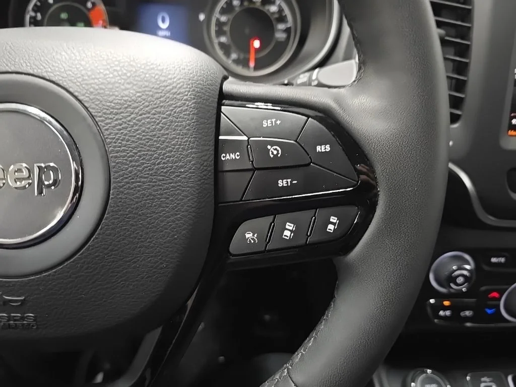 Used 2023 Gray Jeep Altitude image 23