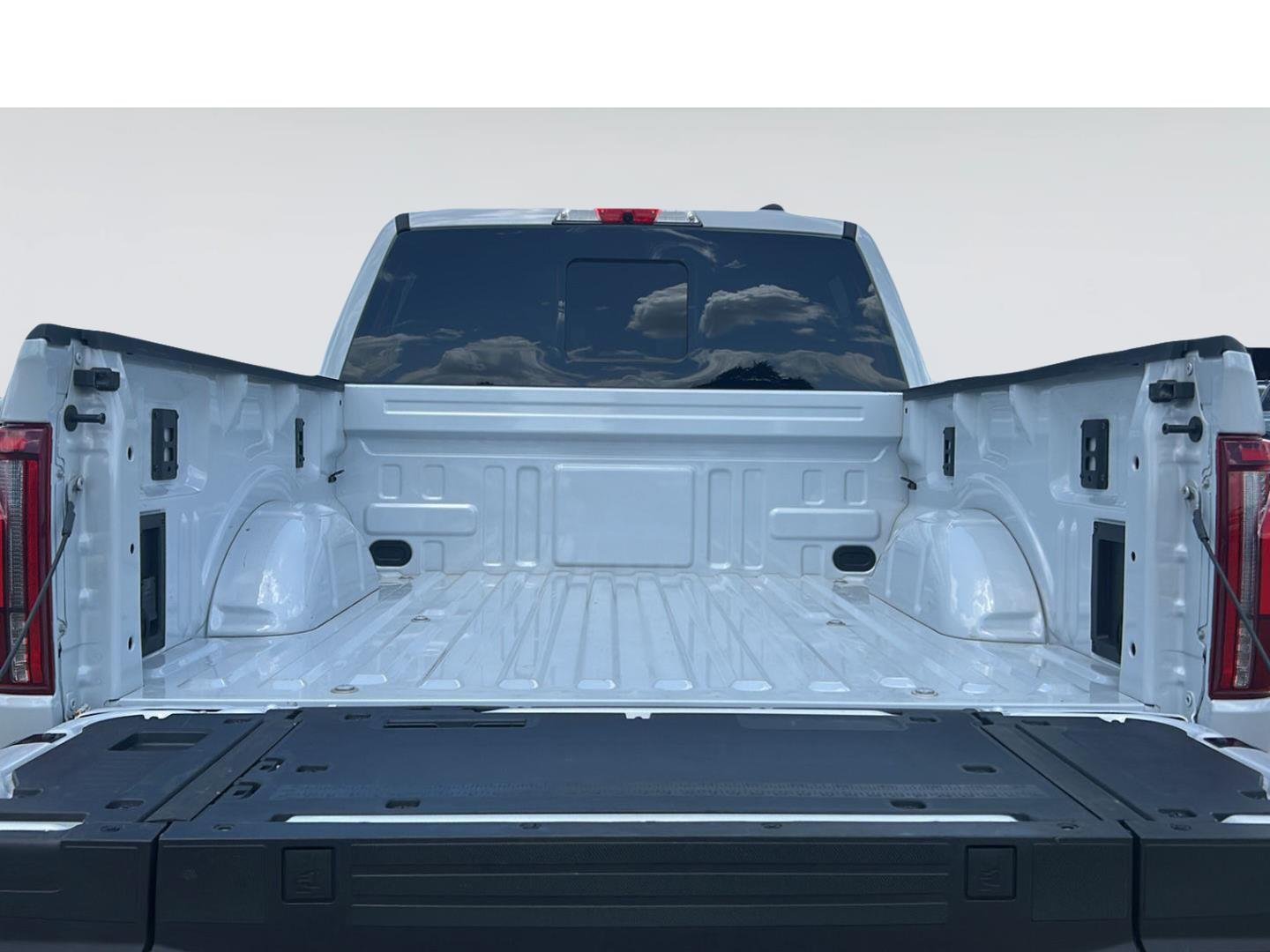 Used 2025 Space White Ford Platinum image 31