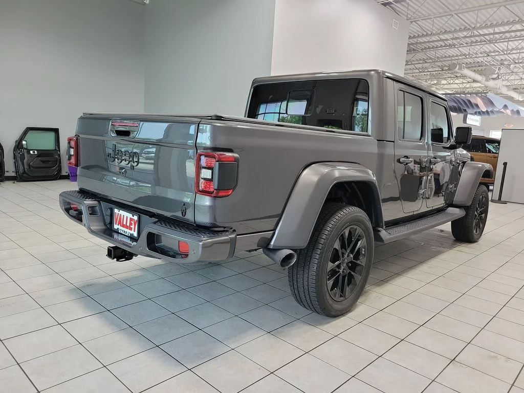 Used 2021 Gray Jeep Overland image 10