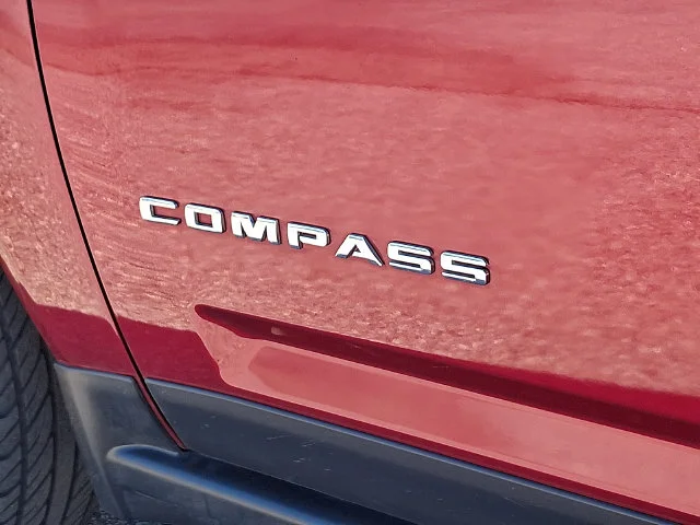 Used 2016 Red Jeep High Altitude image 30