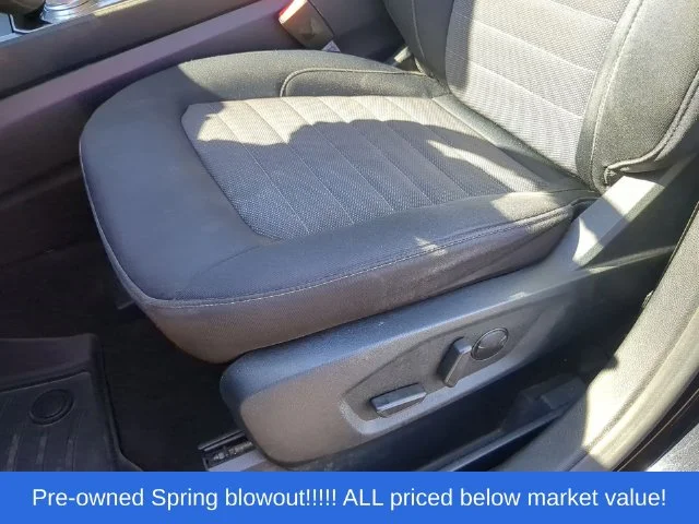 Used 2020 Black Ford SE image 24