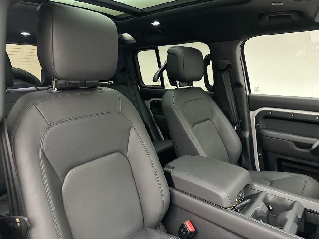 New 2026 Borasco Grey Metallic Land Rover X-Dynamic SE image 6