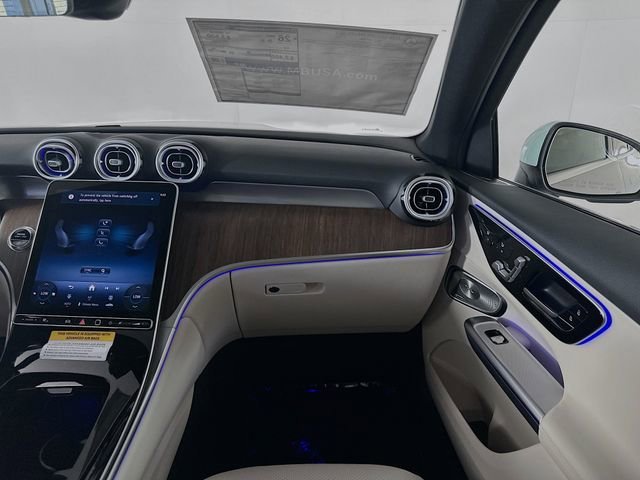 New 2026 MANUFAKTUR Moonlight White Metallic Mercedes-Benz GLC 300 image 55