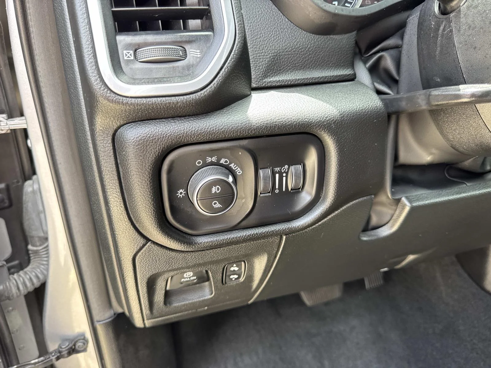 Used 2023 Billet Silver Metallic Clearcoat Ram Laramie image 20