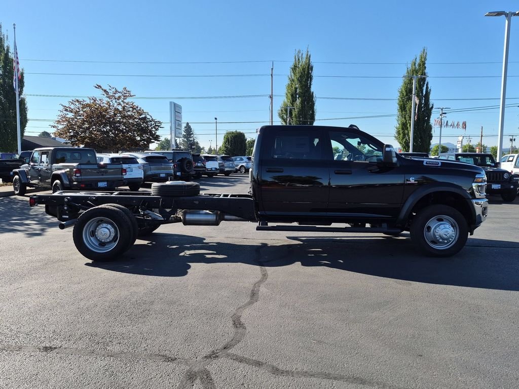 New 2026 Diamond Black Crystal Pearl-Coat Exterior Paint RAM Tradesman image 7