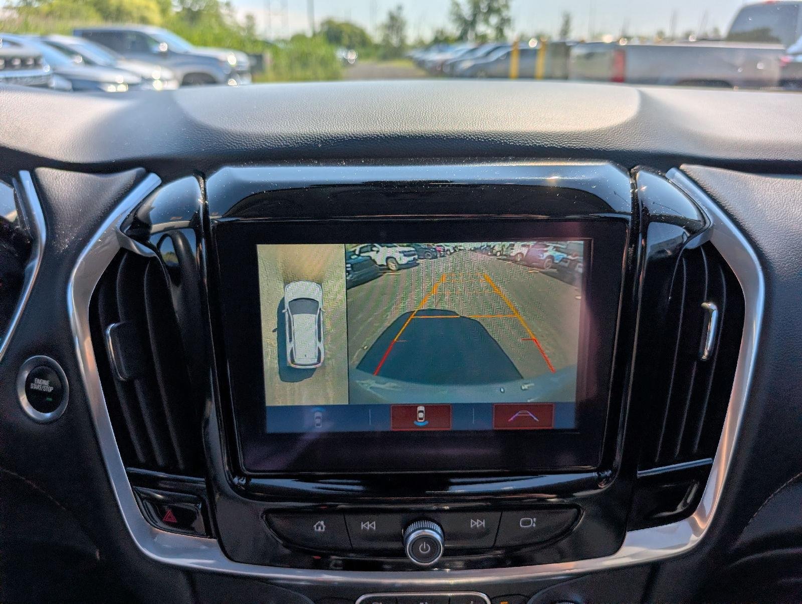 Used 2018 Silver Ice Metallic Chevrolet LT Leather image 17