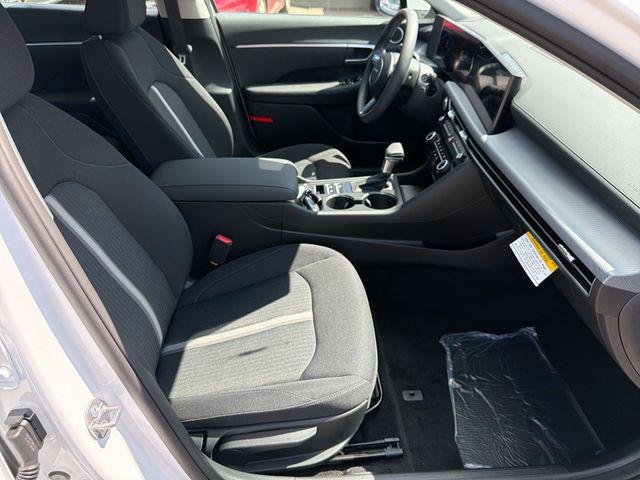 New 2026 White Hyundai SE image 26