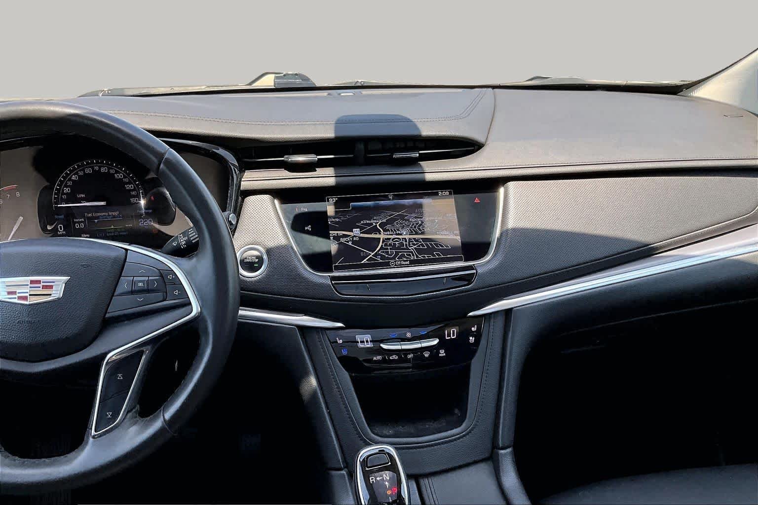 Used 2017 Crystal White Tricoat Cadillac Premium Luxury FWD image 7