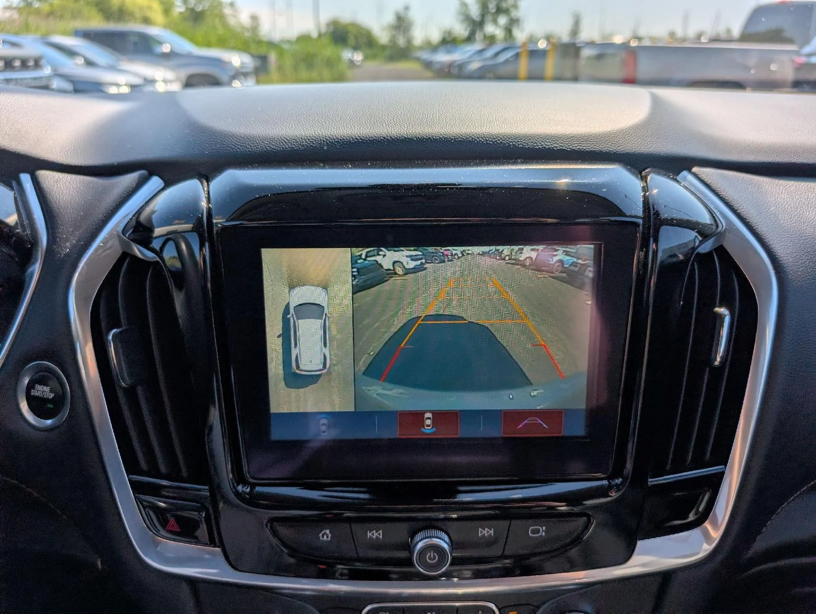 Used 2018 Silver Ice Metallic Chevrolet LT Leather image 17