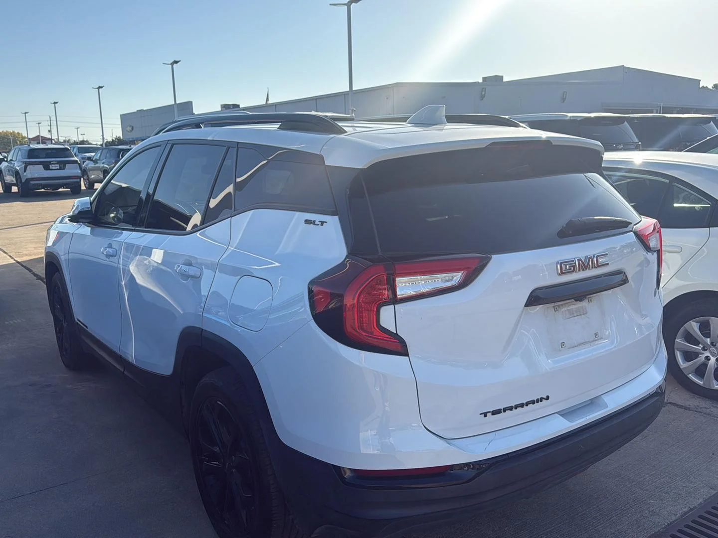 Used 2022 SUMMIT WHITE GMC SLT image 3