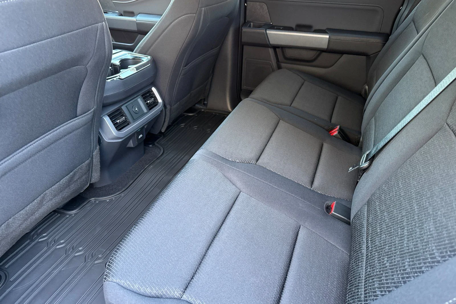 New 2026 Agate Black Metallic Ford XLT image 15