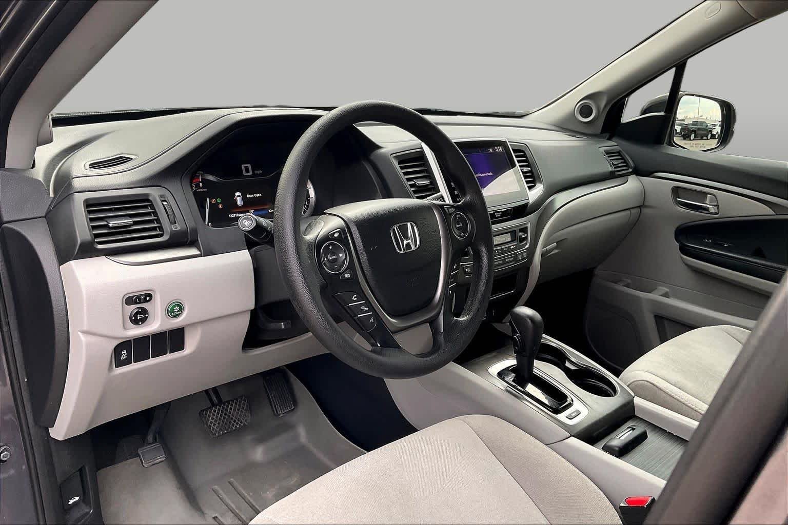 Used 2017  Honda EX image 17