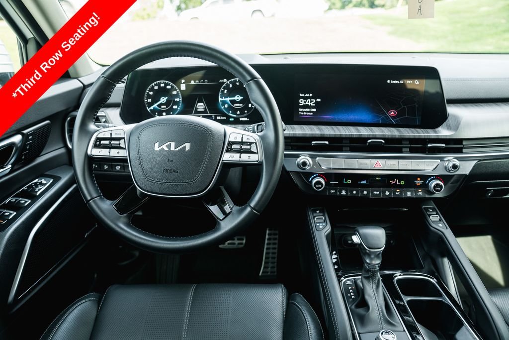 Used 2025 White Pearl Kia SX image 13
