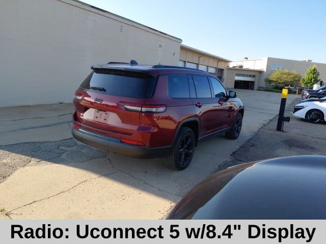 Used 2023 Red Jeep Altitude image 4