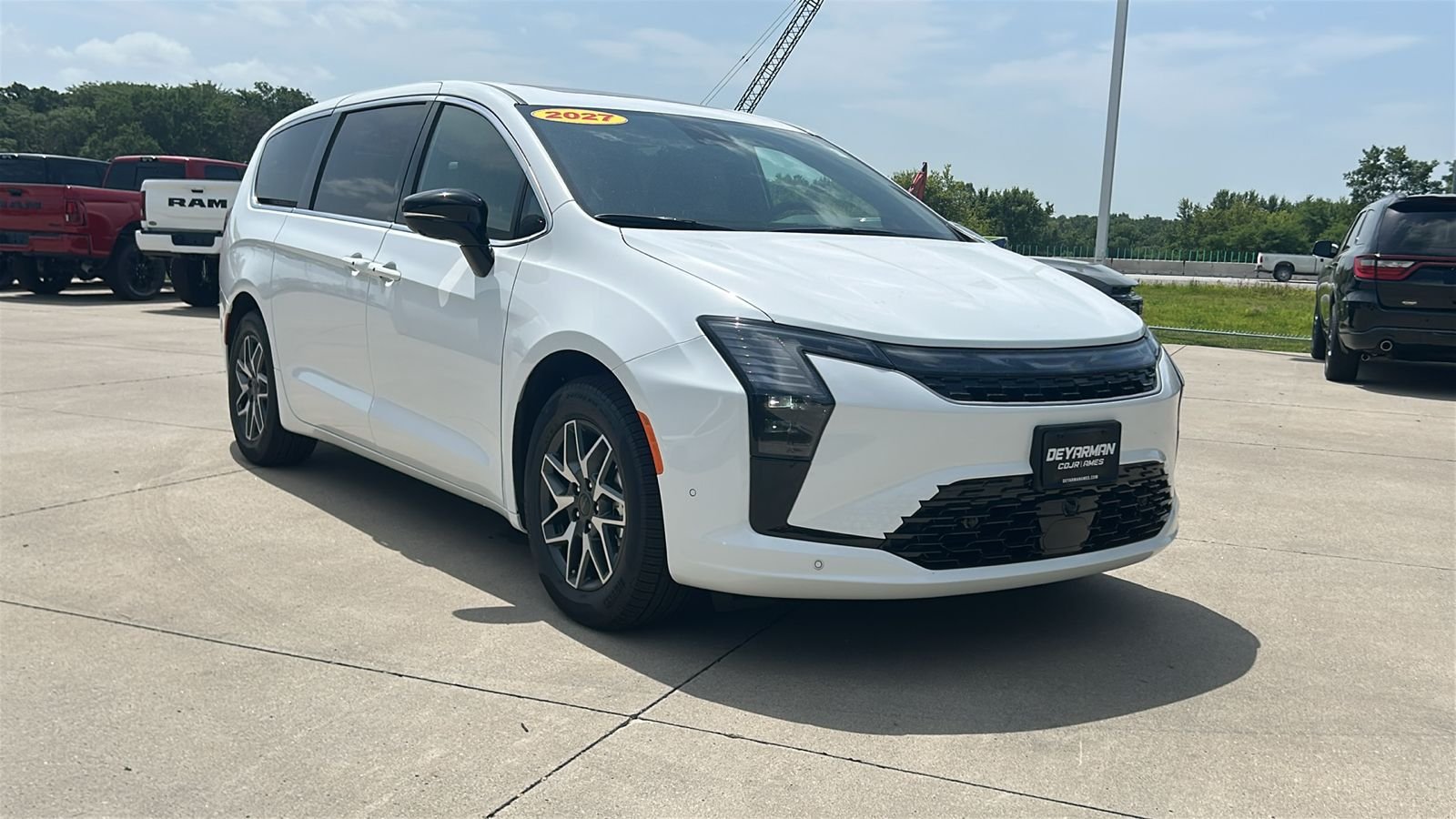 New 2027 Bright White Clear-Coat Exterior Paint Chrysler Limited image 2