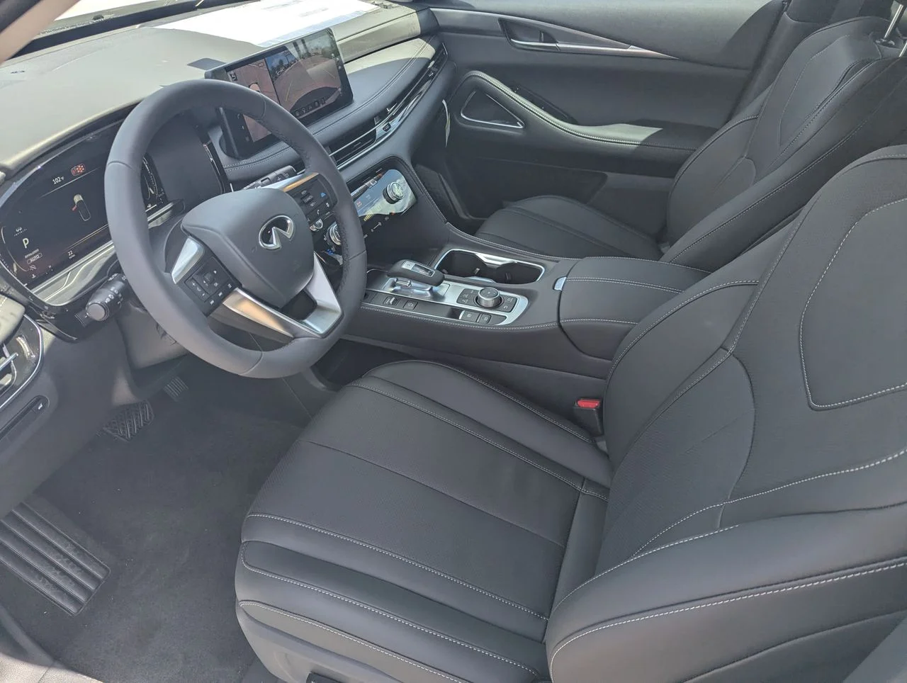 New 2027 RADIANT WHITE INFINITI Luxe AWD image 11