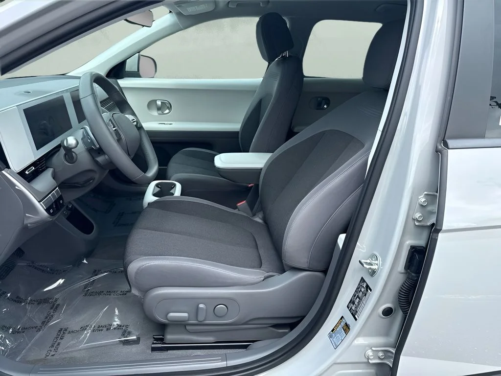 Used 2024 Gray Hyundai SEL image 9