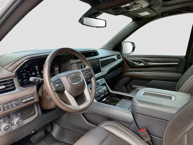 Used 2022 White Frost Tricoat GMC Denali image 28