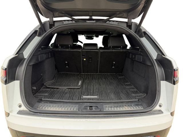 Used 2023 White Land Rover R-Dynamic S MHEV image 18