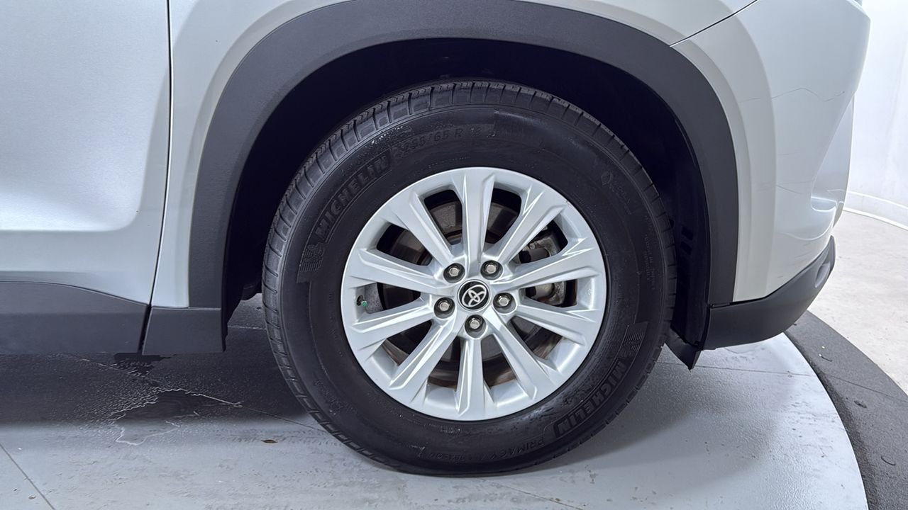 Used 2024 Silver Toyota XLE image 21