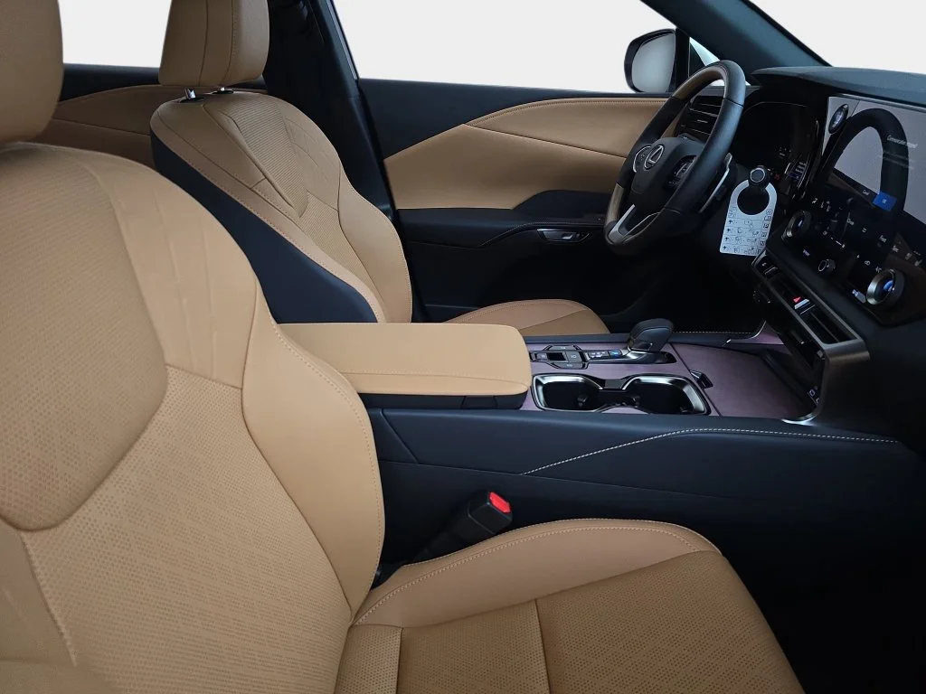 New 2026 Eminent White Pearl Lexus PREMIUM PLUS image 9