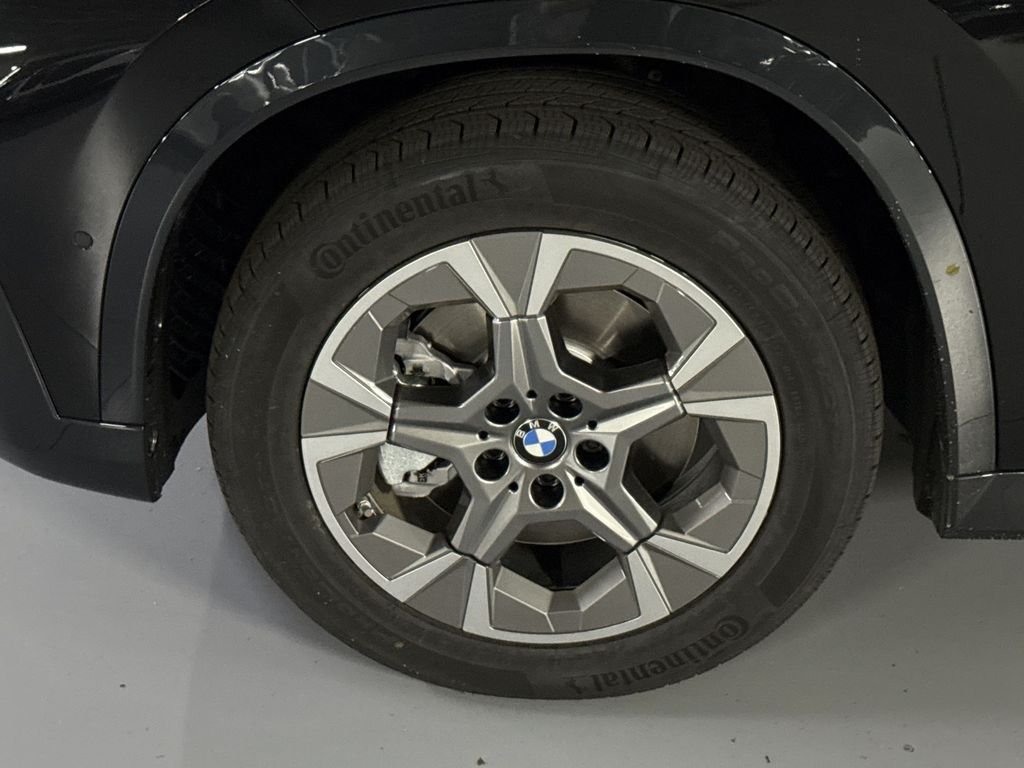 New 2027 Black Sapphire Metallic BMW xDrive28i image 10