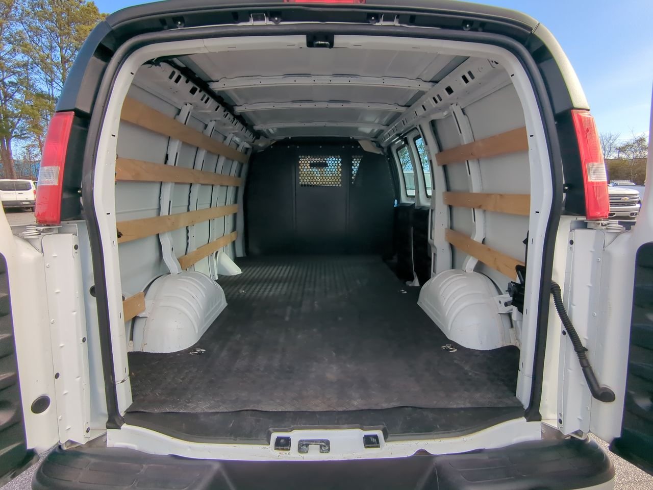 2024 GMC Savana Cargo Work Van - Photo 73