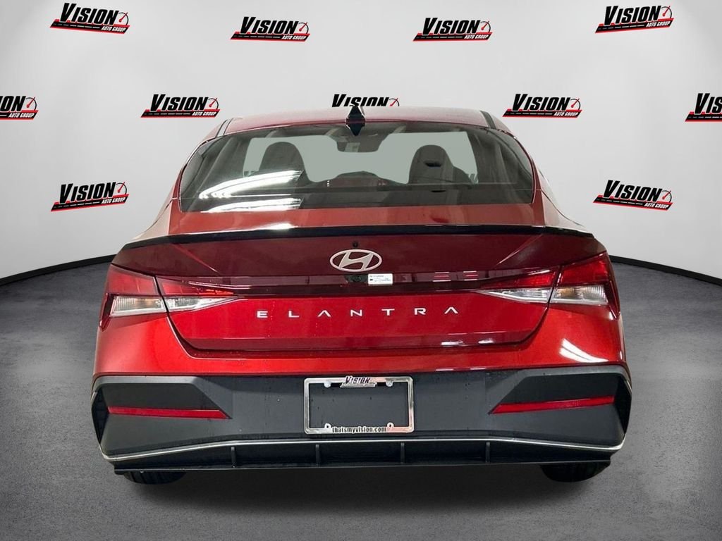 Used 2025 Red Hyundai SEL Sport image 16