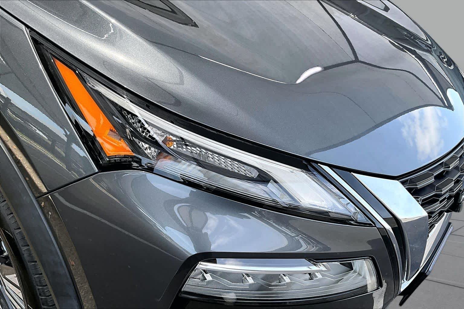 Used 2023 Gun Metallic Nissan SV image 28