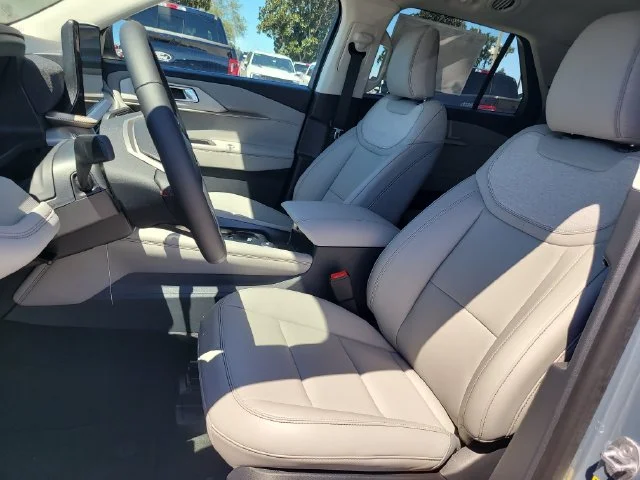 New 2026 Vapor Blue Ford Active image 21