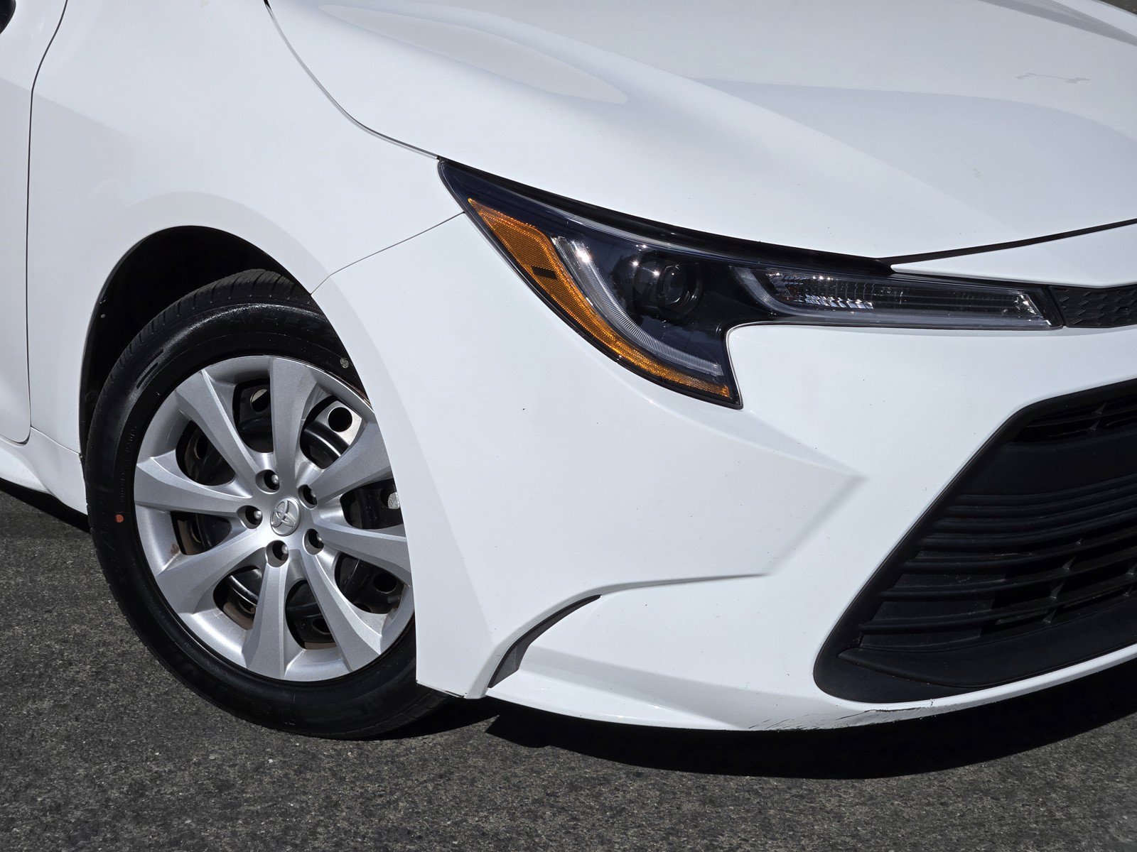 Certified Used 2025 White Toyota LE image 11