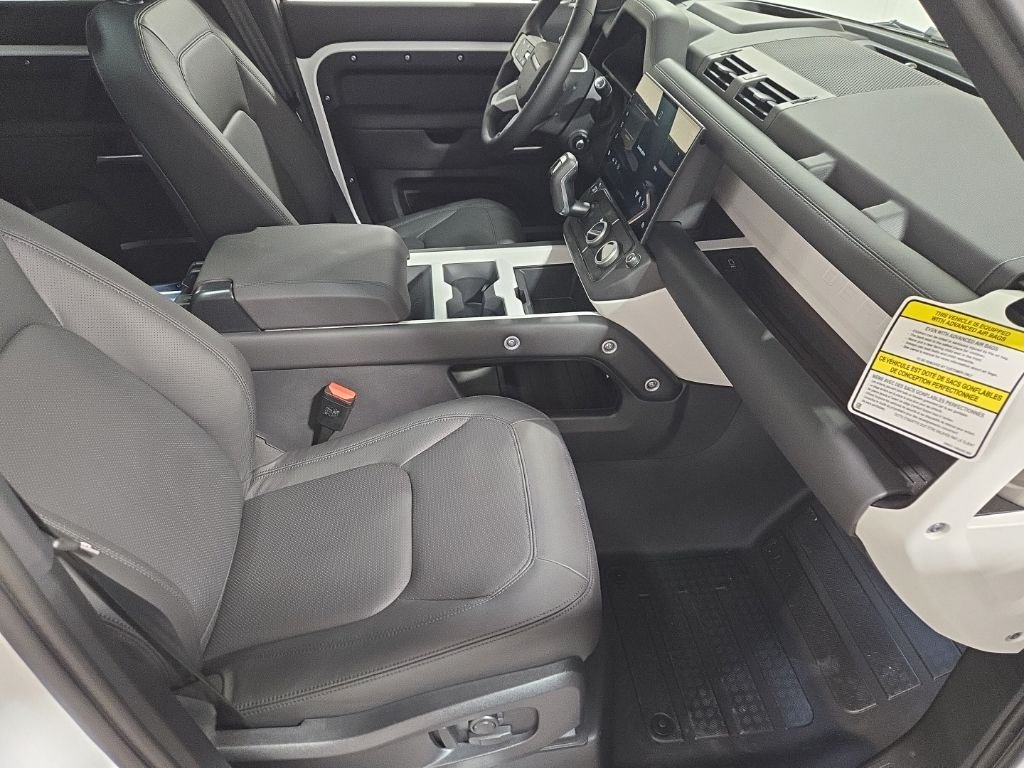New 2026 Fuji White Land Rover X-Dynamic SE image 26
