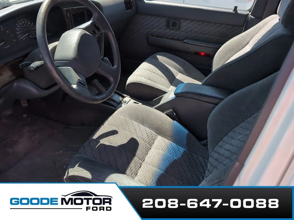 Used 1995  Toyota SR5 image 3