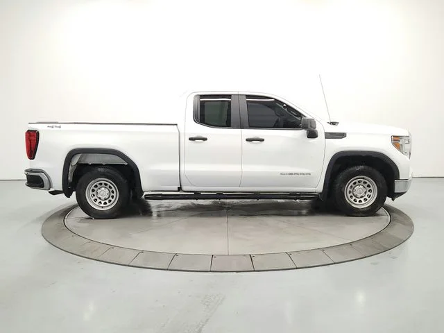 Used 2021 White GMC Base image 8