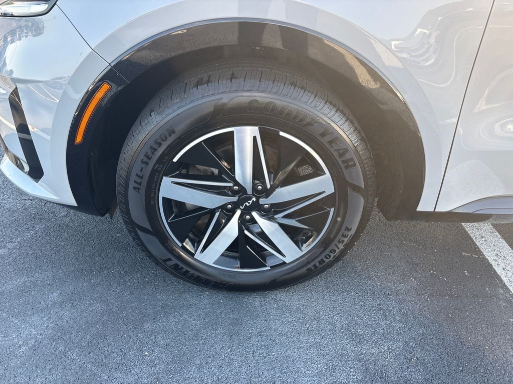 Used 2022 Gray Kia EX image 10