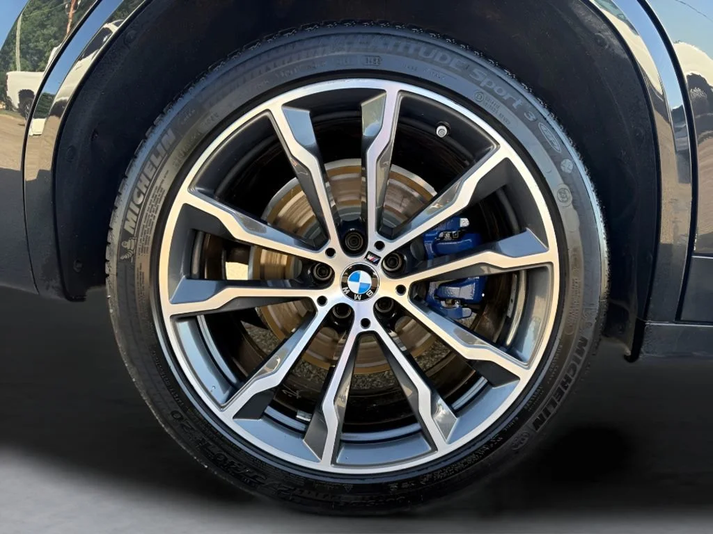 Used 2023  BMW xDrive30i image 11