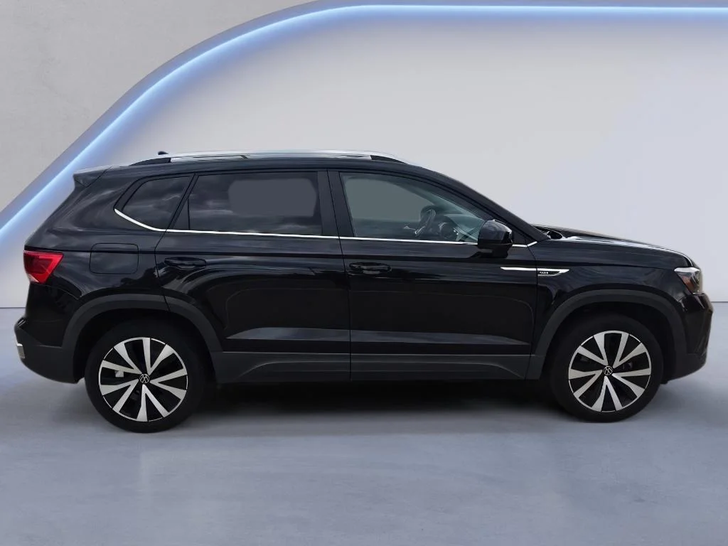 Used 2023 Deep Black Pearl Volkswagen SE image 7