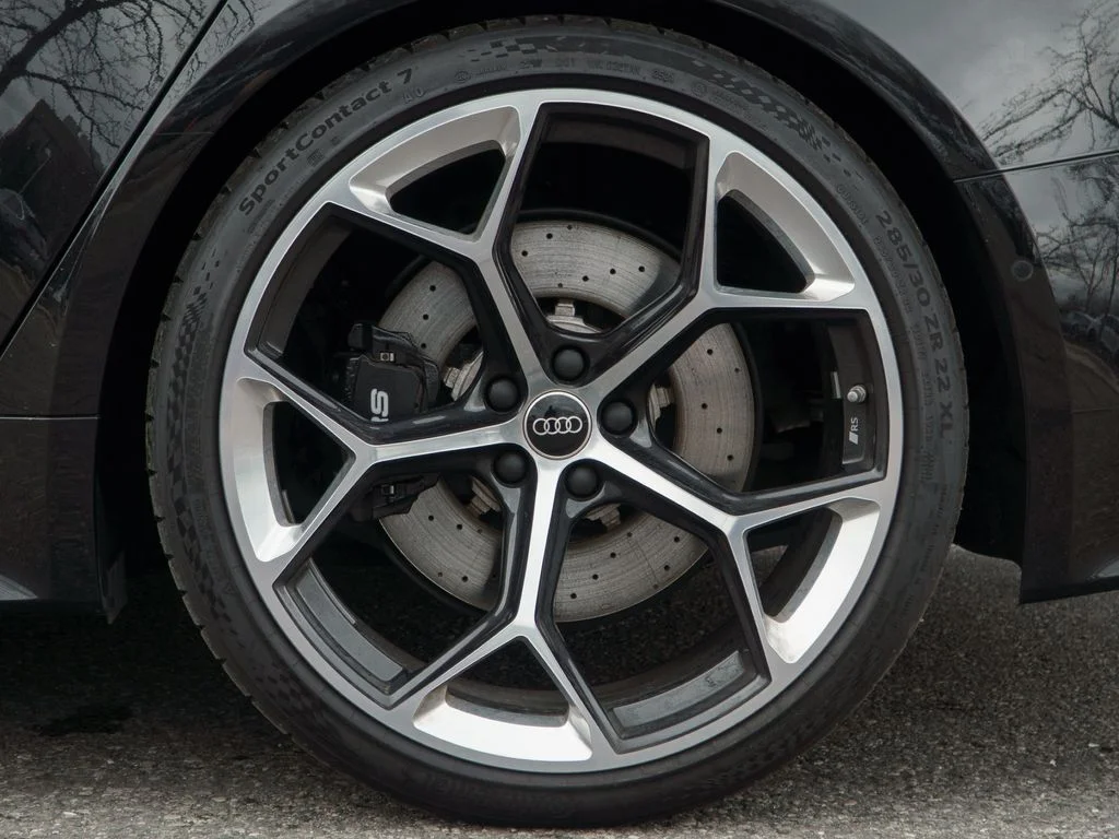Used 2025  Audi 4.0T image 13