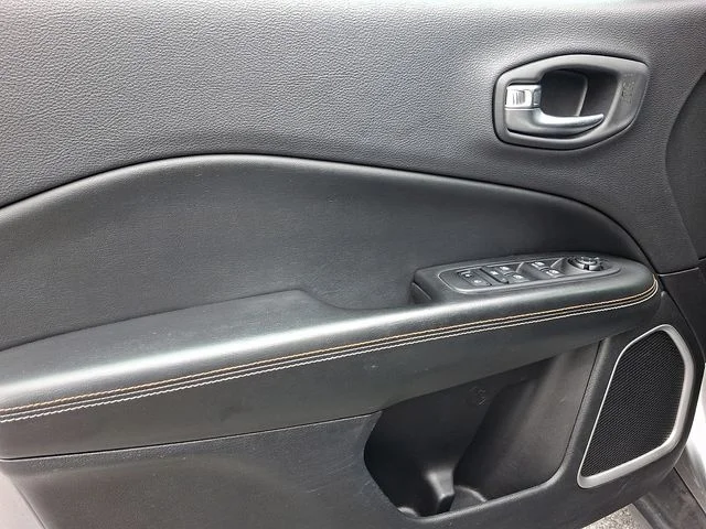 Used 2018 Silver Jeep Latitude image 13