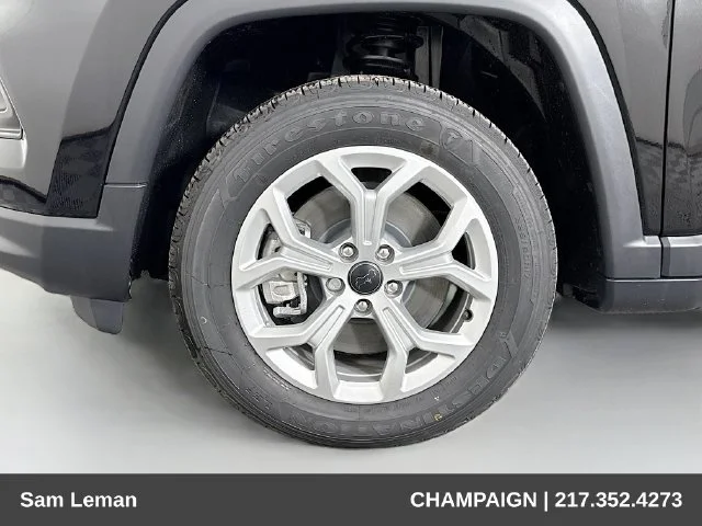 New 2026 Black Jeep Latitude image 29
