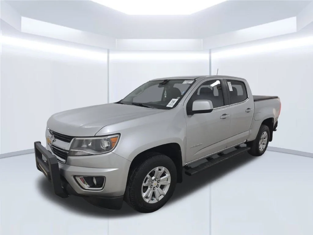 Used 2019 Silver Chevrolet LT image 3