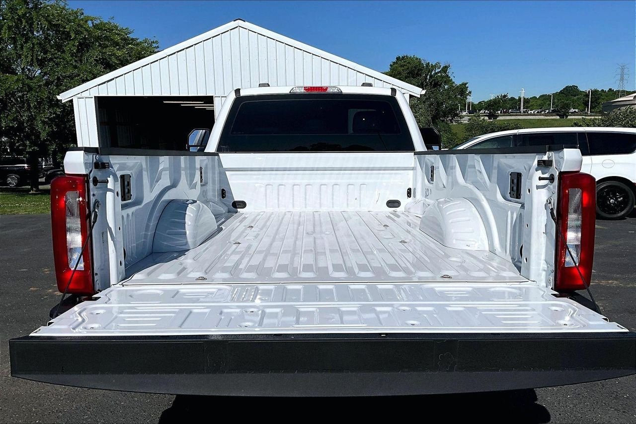 2024 Ford F-350 Super Duty XL - Photo 9