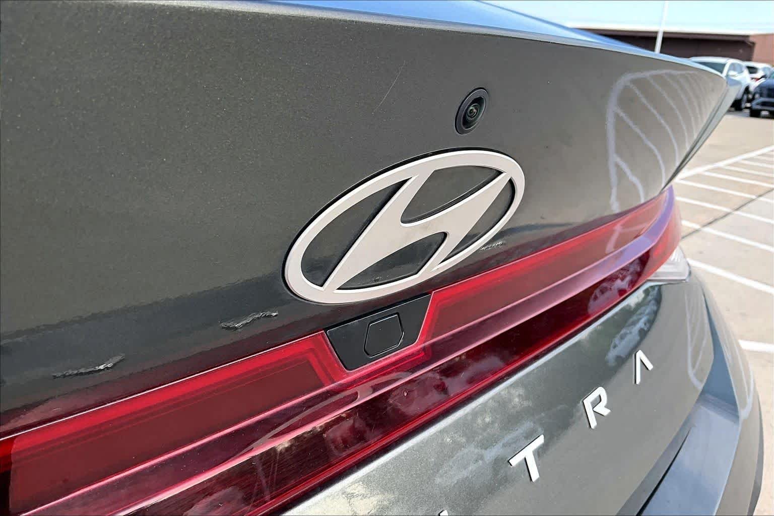 Used 2024 Amazon Gray Hyundai SEL image 31